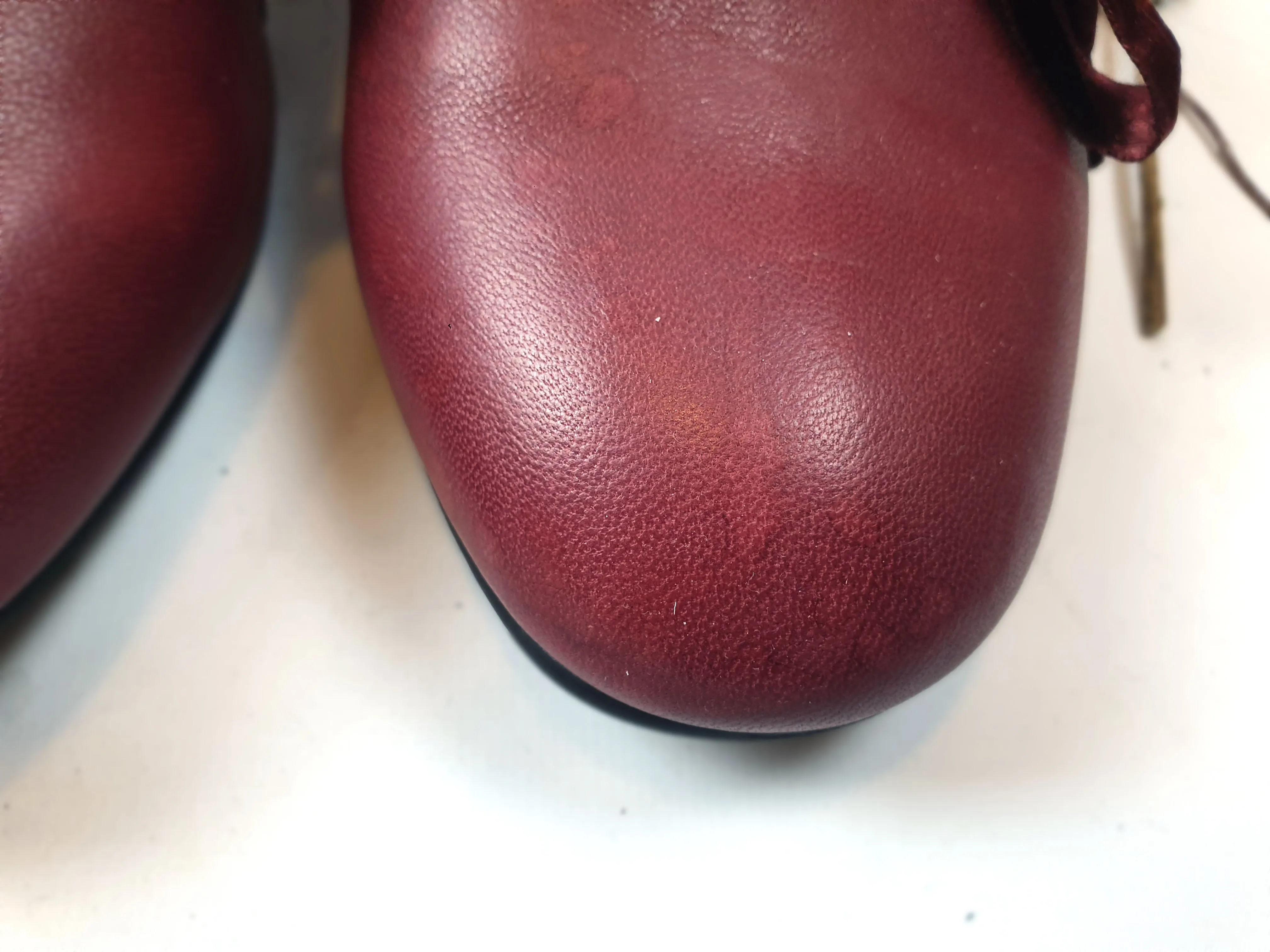 Ziera Pillow Walk red leather shoes with front bow size 39W