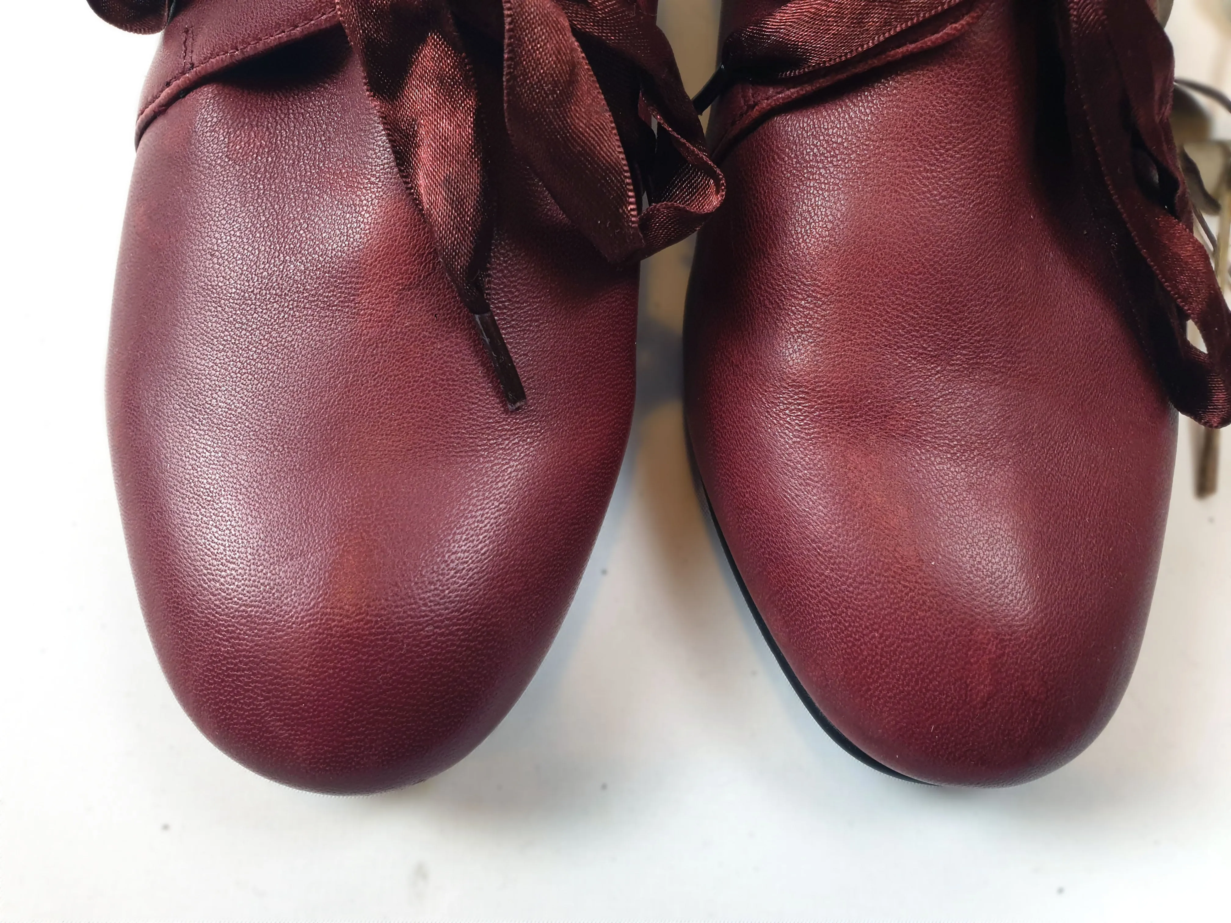Ziera Pillow Walk red leather shoes with front bow size 39W