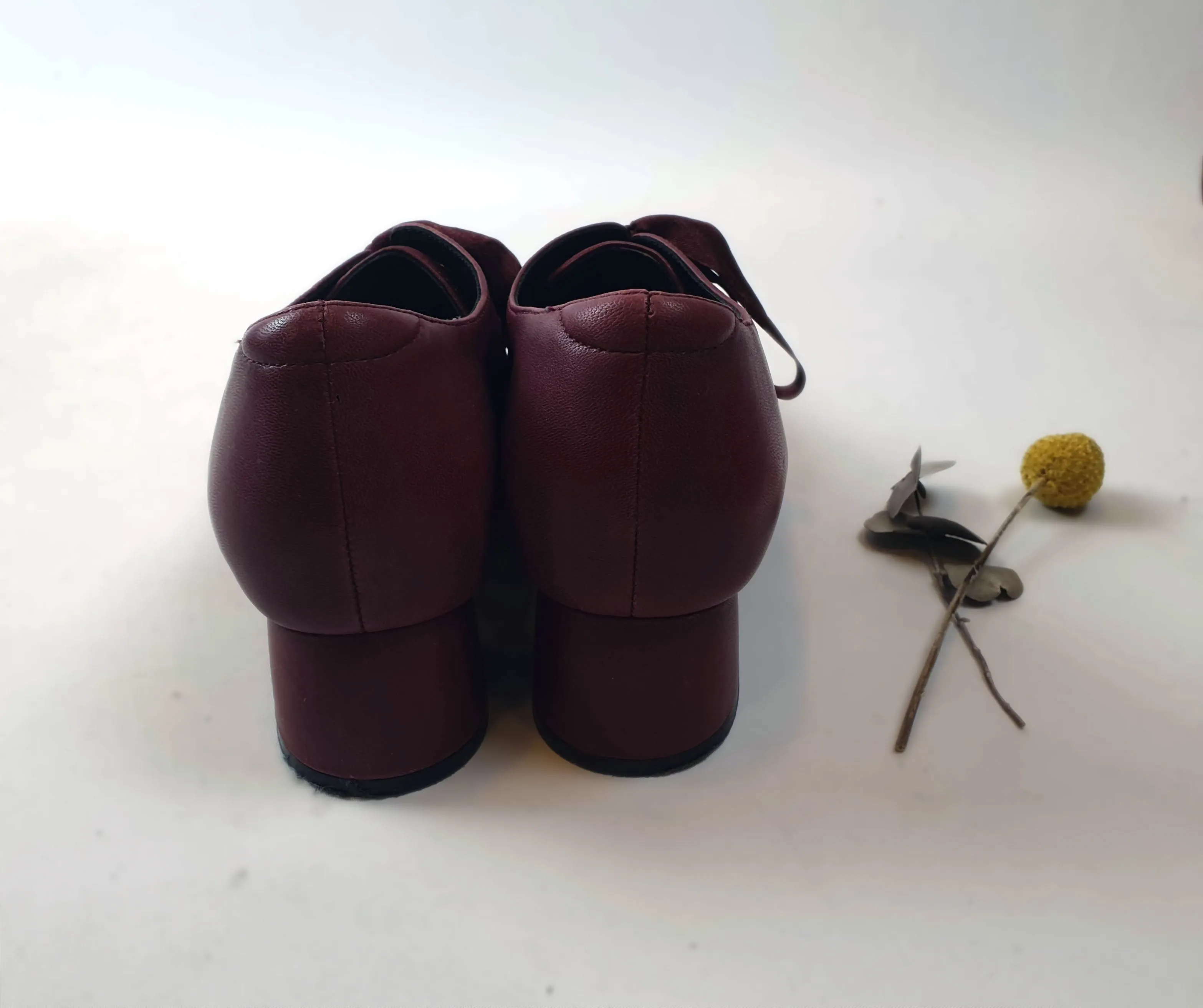 Ziera Pillow Walk red leather shoes with front bow size 39W