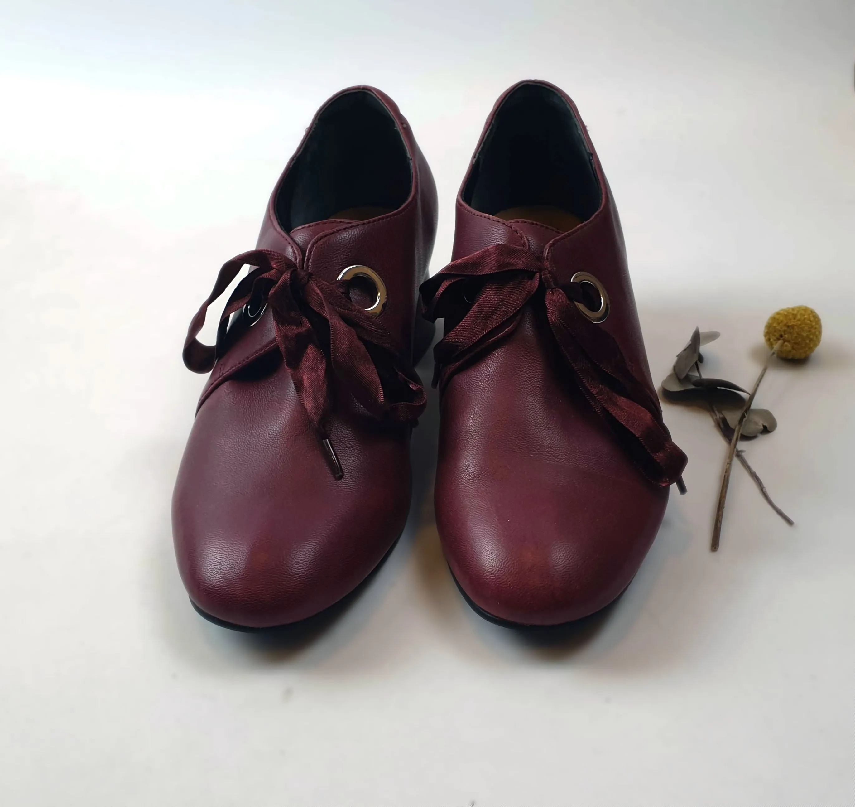 Ziera Pillow Walk red leather shoes with front bow size 39W