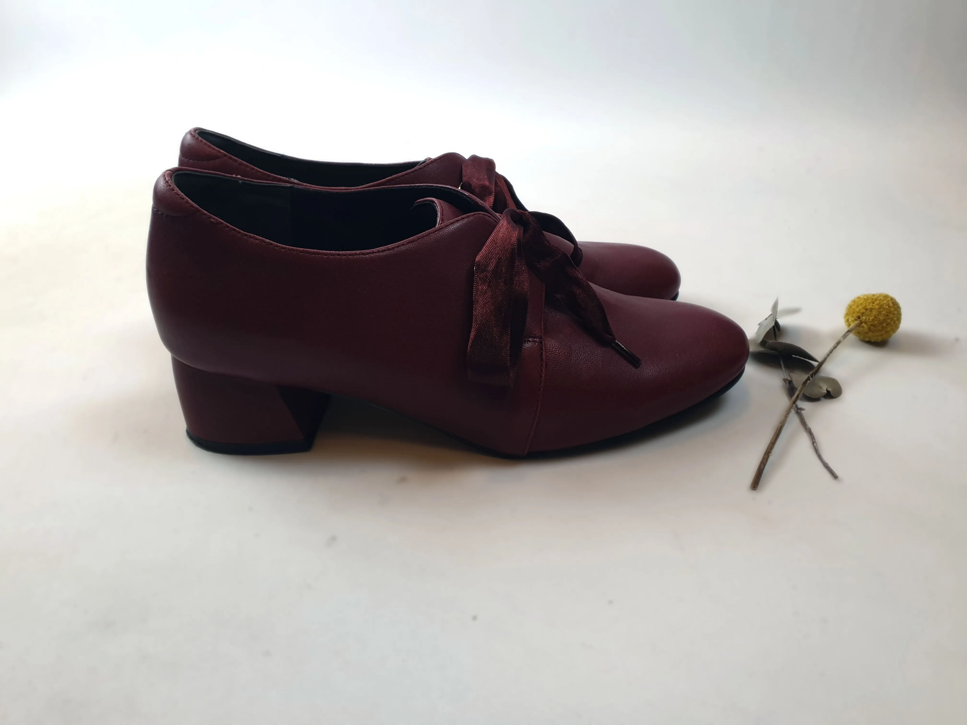 Ziera Pillow Walk red leather shoes with front bow size 39W